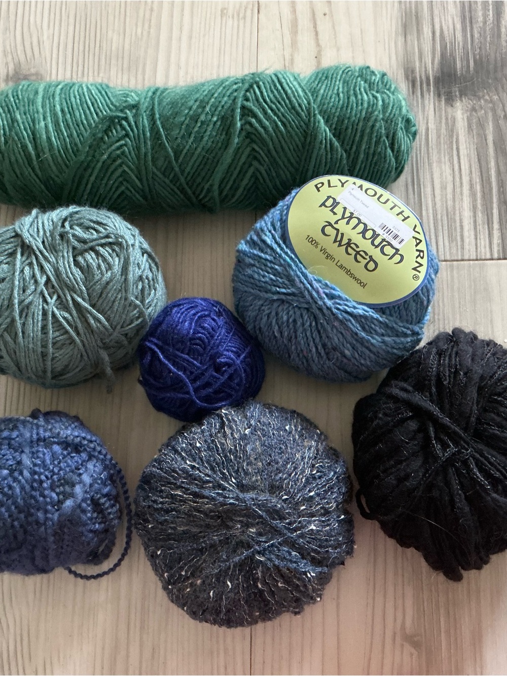 Vintage 6 skeins wool yarns blue or green,black colors. All new + 1 used free